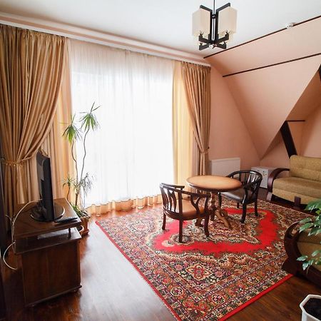Hotel on Khmelnytskogo 8 Kharkiv Eksteriør bilde