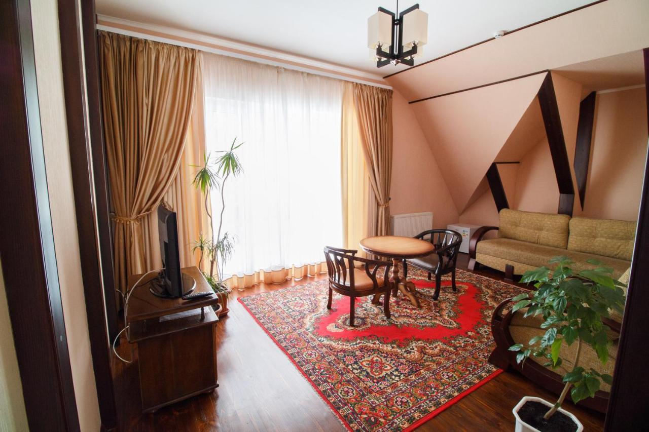Hotel on Khmelnytskogo 8 Kharkiv Eksteriør bilde