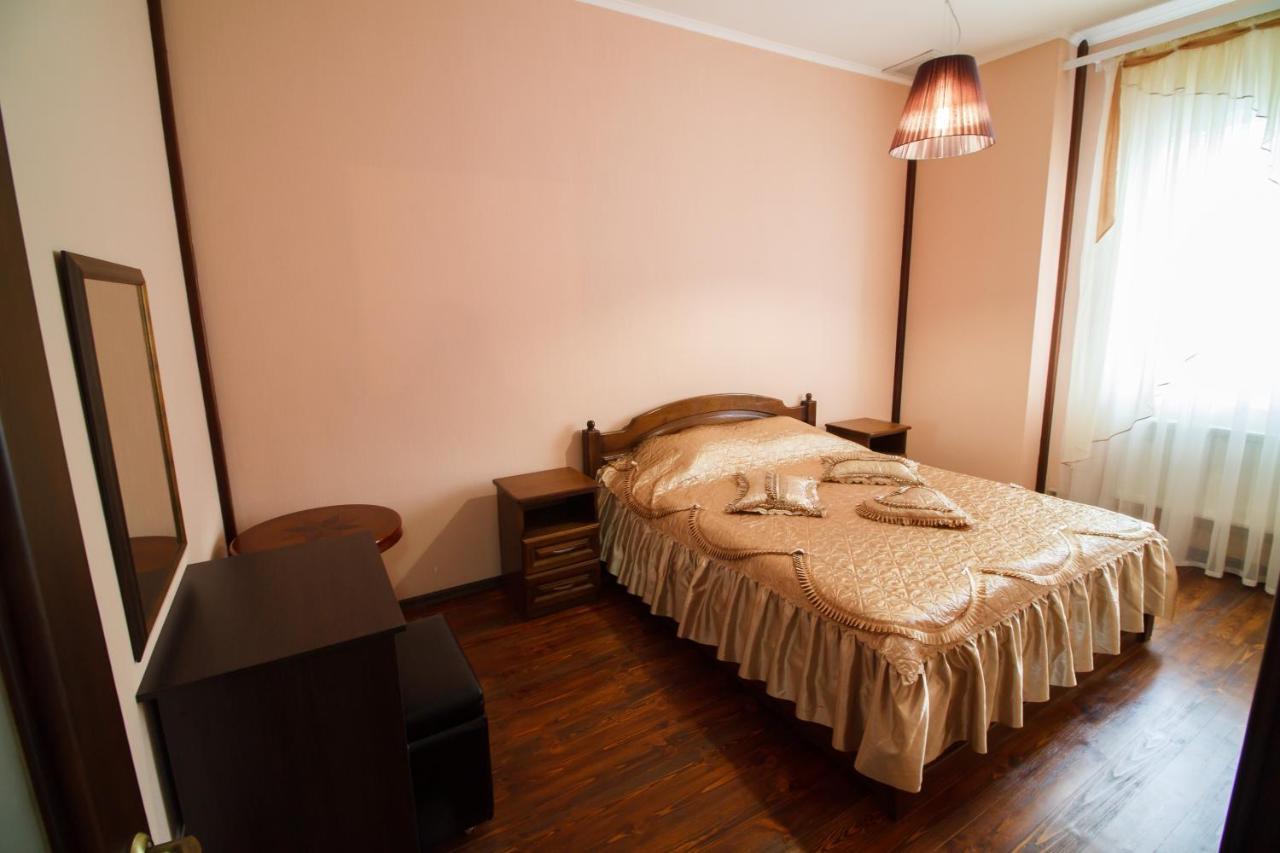 Hotel on Khmelnytskogo 8 Kharkiv Eksteriør bilde